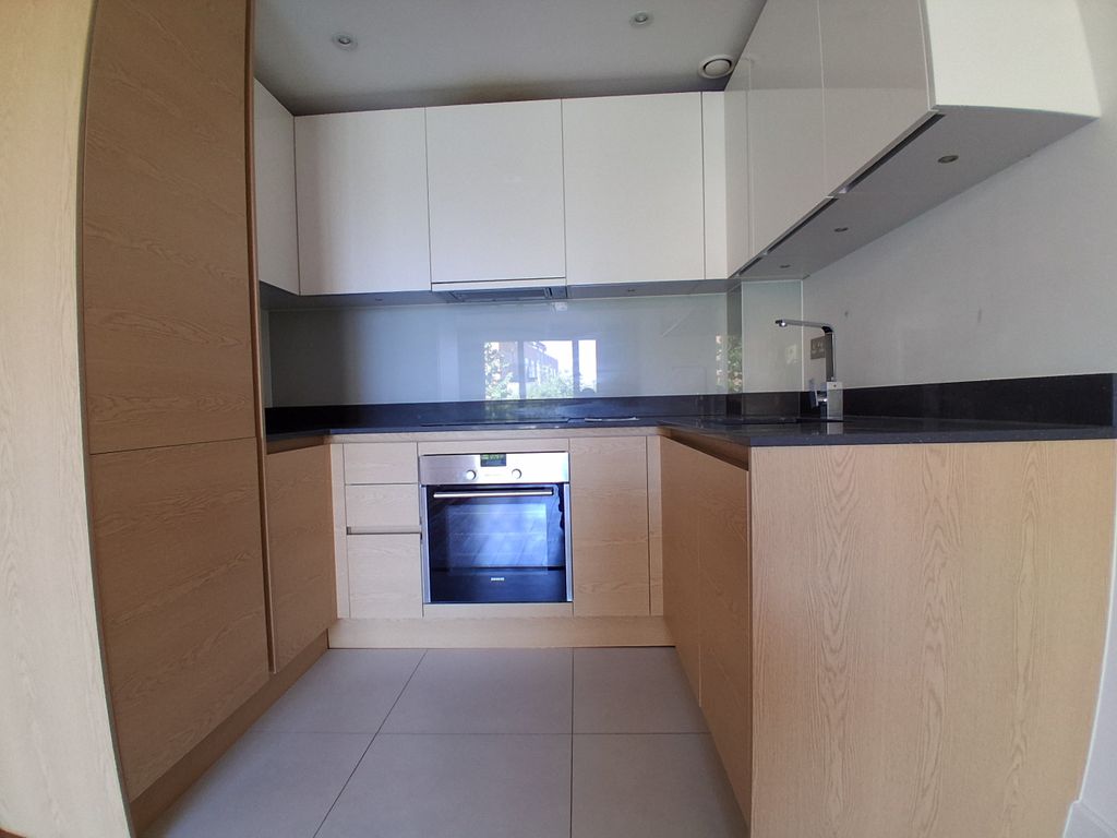 Property photo 3 of 10 1000076471