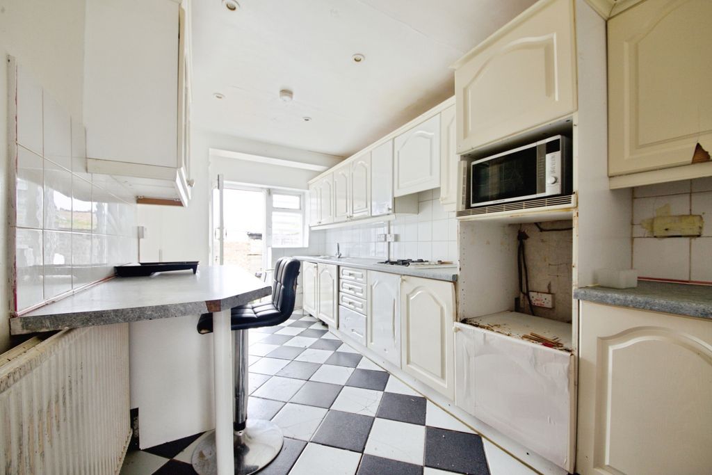 Property photo 2 of 12 Kitchen