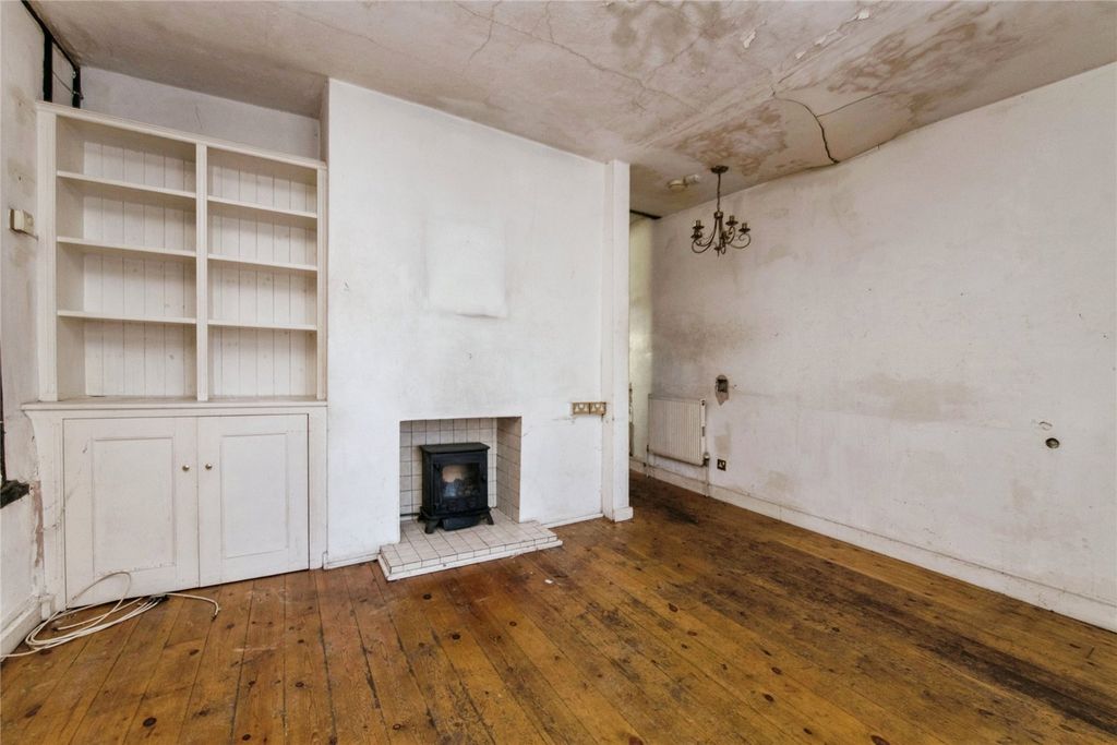 Property photo 2 of 6 Picture No. 12