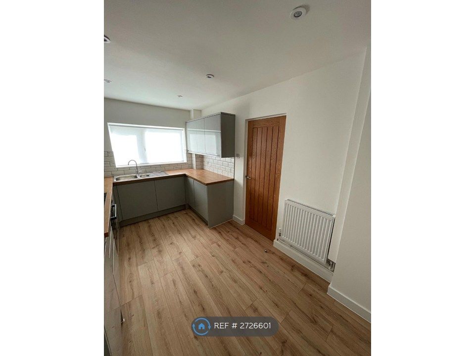 Property photo 3 of 23 Kitchen