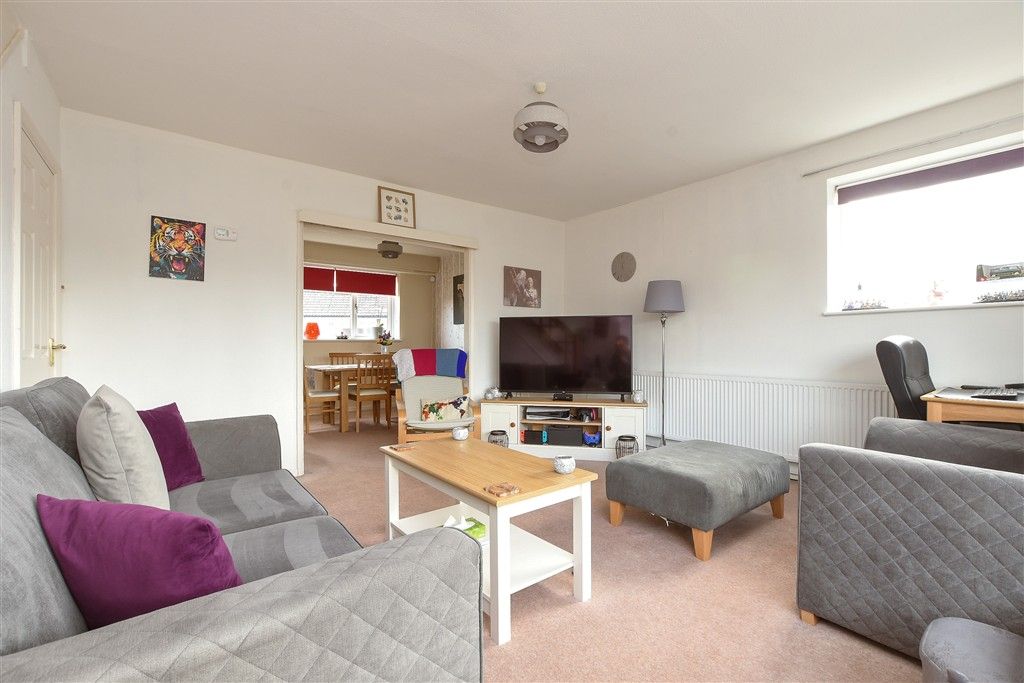 Property photo 3 of 9 Lounge