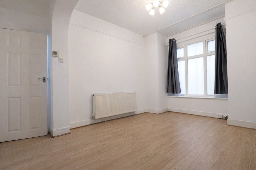 Property photo 2 of 11 Picture No. 15