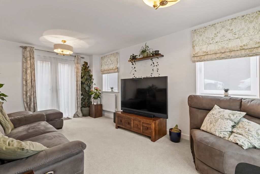 Property photo 3 of 26