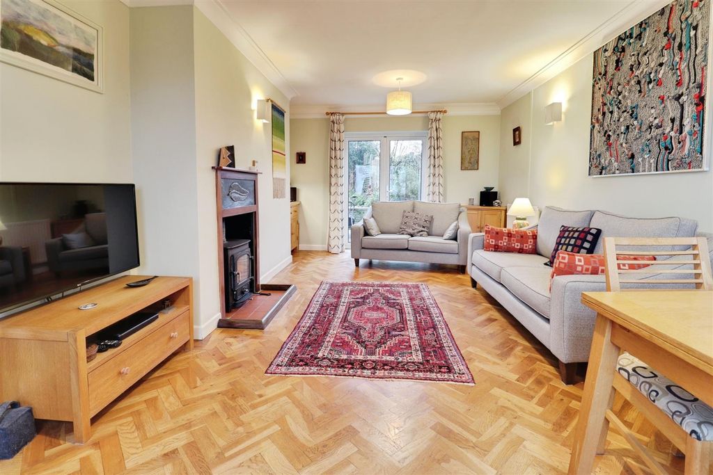 Property photo 3 of 27