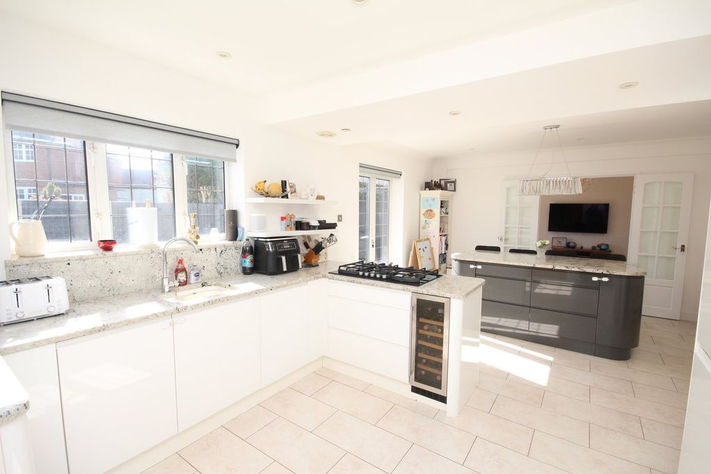 Additional image 5 of 5 bed detached house for saleMeadow Way, Letchworth Garden City SG6