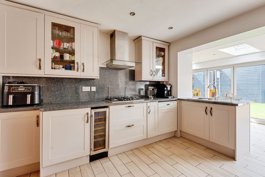 Property photo 3 of 28 Pbox-Img.Jpg