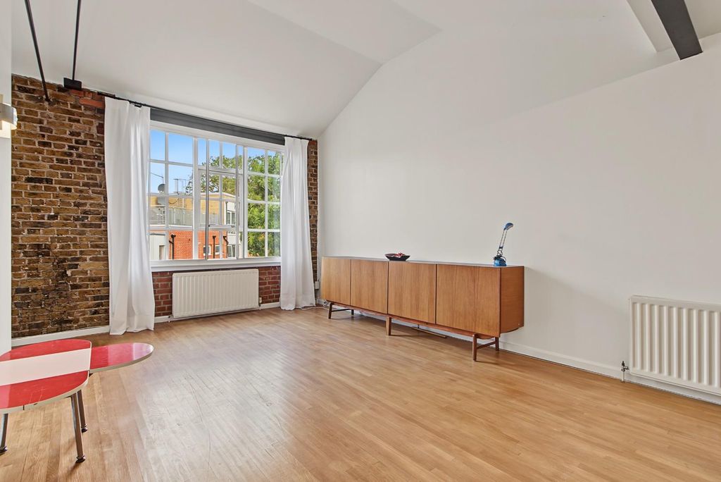 Property photo 1 of 12 Living Room