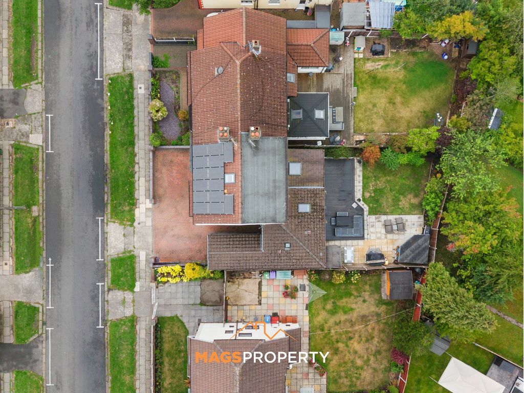 Property photo 3 of 43