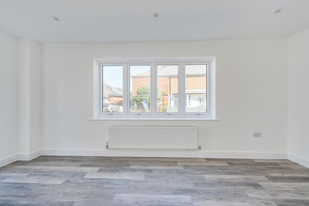 Property photo 2 of 10 Living Room