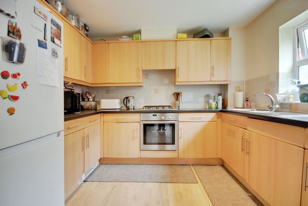 Property photo 3 of 8 Pbox-Kitchen-311716.Jpg