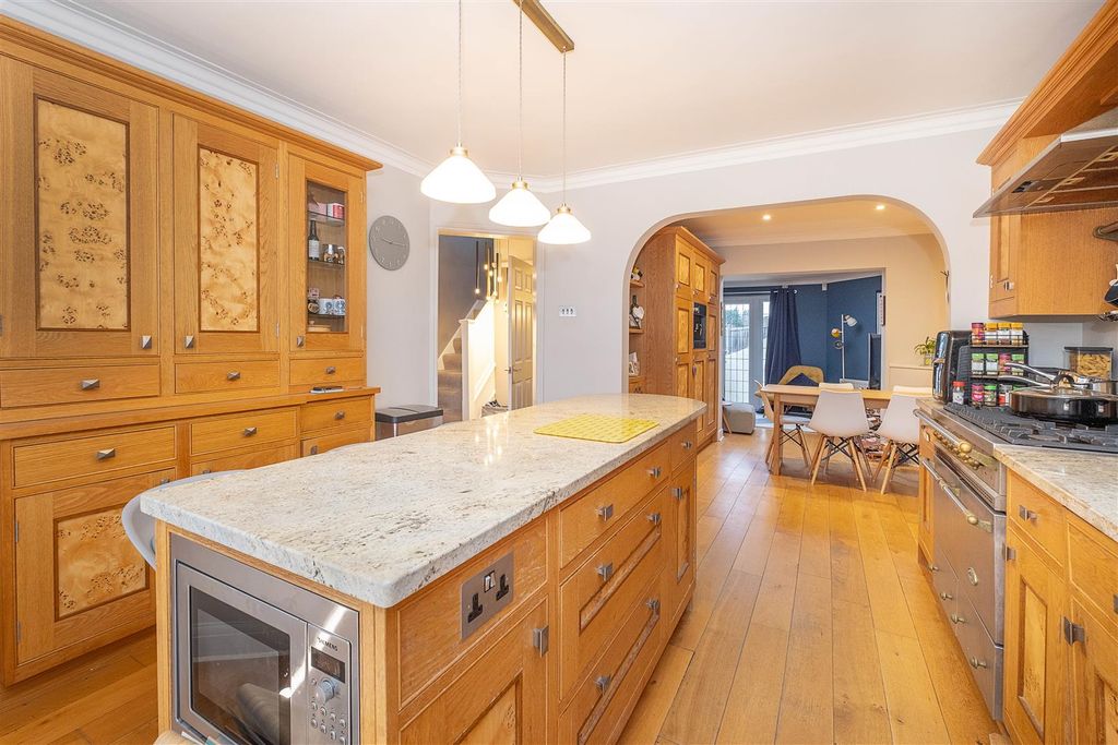 Property photo 3 of 23 51-Embercourt-Road (56).Jpg