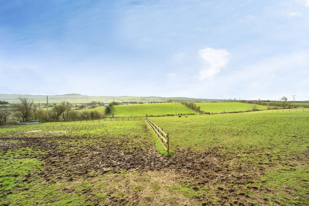 Property photo 3 of 25 Field