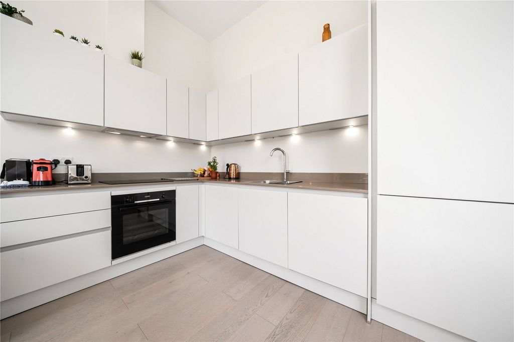 Property photo 3 of 7 Kitchen