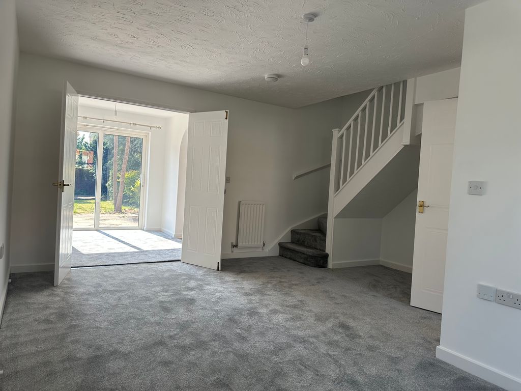 Property photo 2 of 11 Living Room