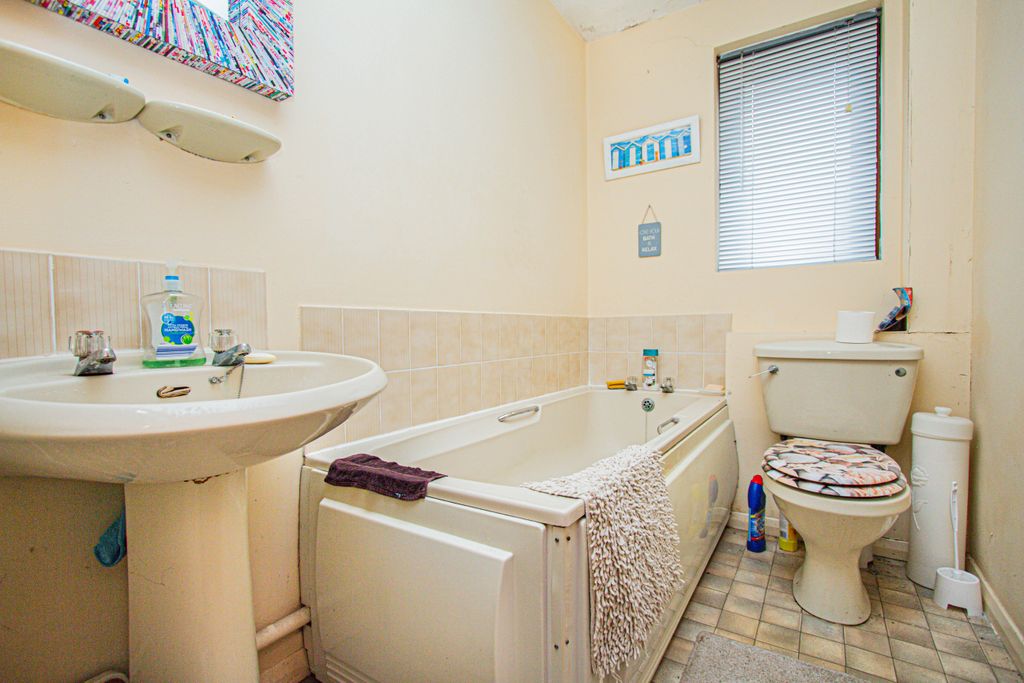Additional image 4 of 1 bed flat for salePark Road, Irthlingborough NN9