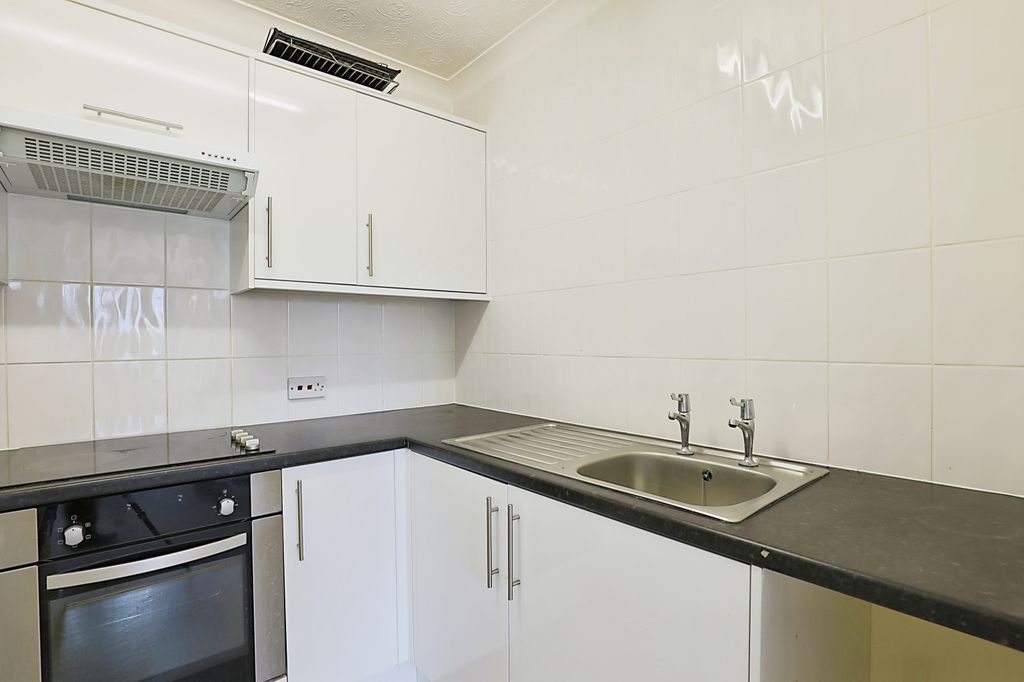 Property photo 2 of 18 Kitchen