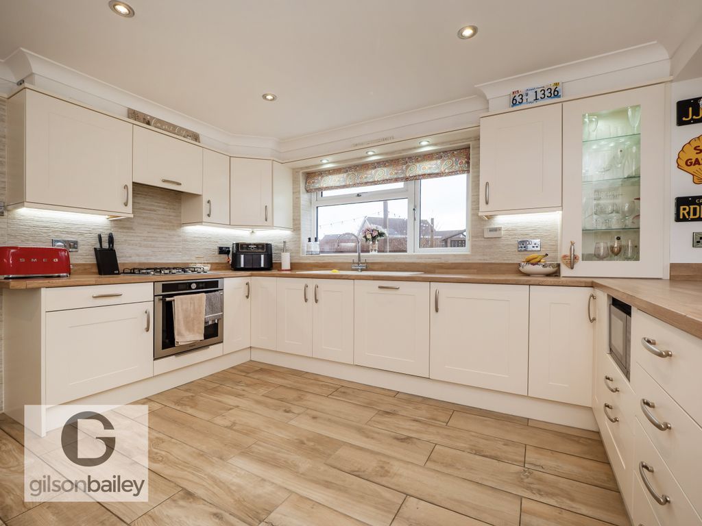 Property photo 3 of 20 21-34Briarclose-35