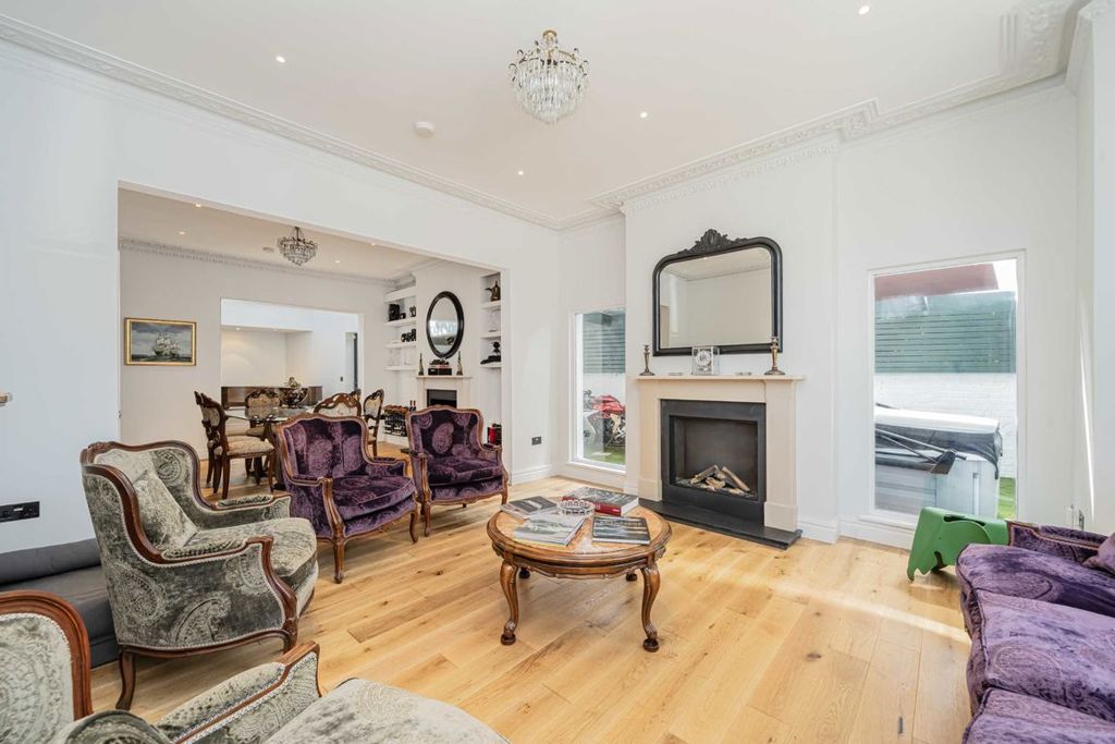 Property photo 2 of 11