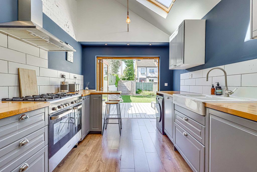 Property photo 2 of 38