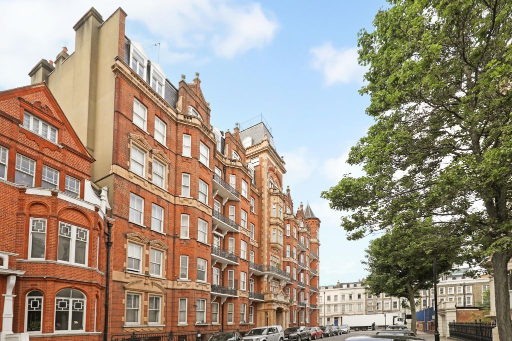 Property photo 1 of 17 Langham Mansions,...