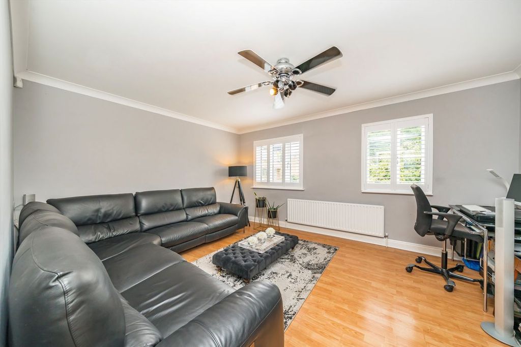 Property photo 2 of 10