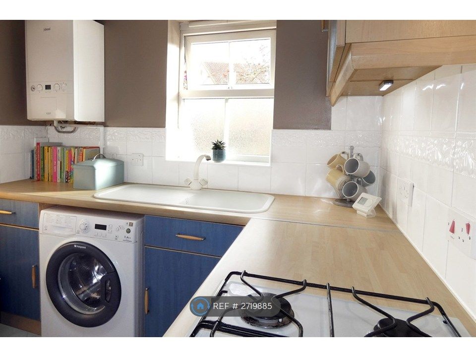 Property photo 3 of 14 Kitchen