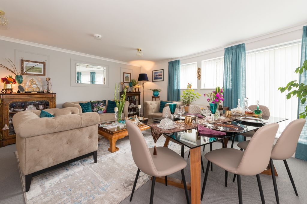 Property photo 3 of 20 Lounge/Diner