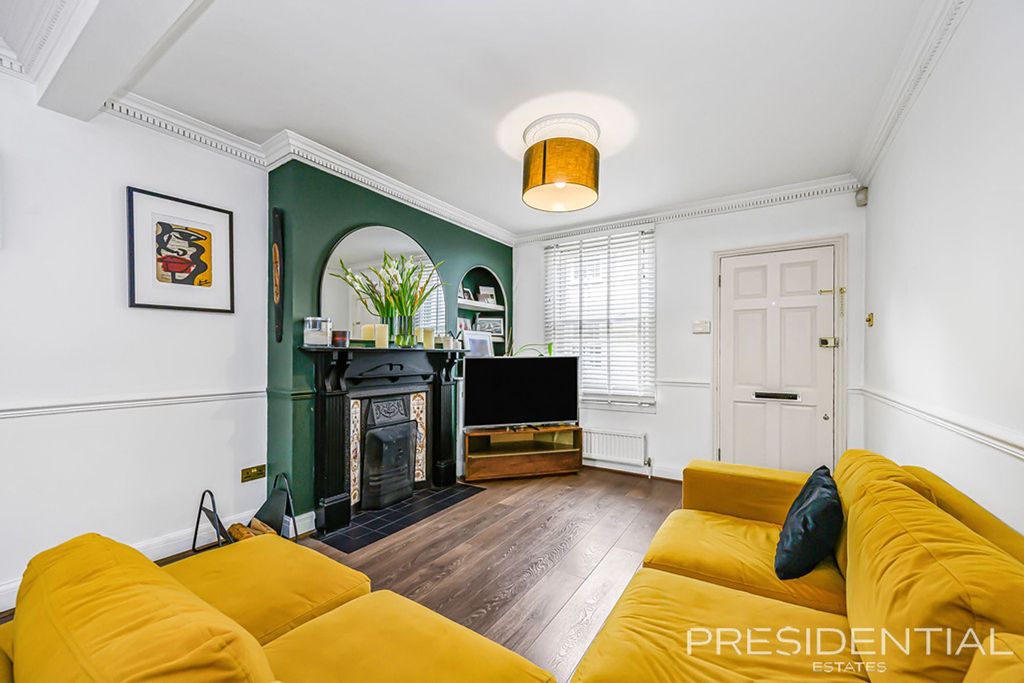 Property photo 2 of 32
