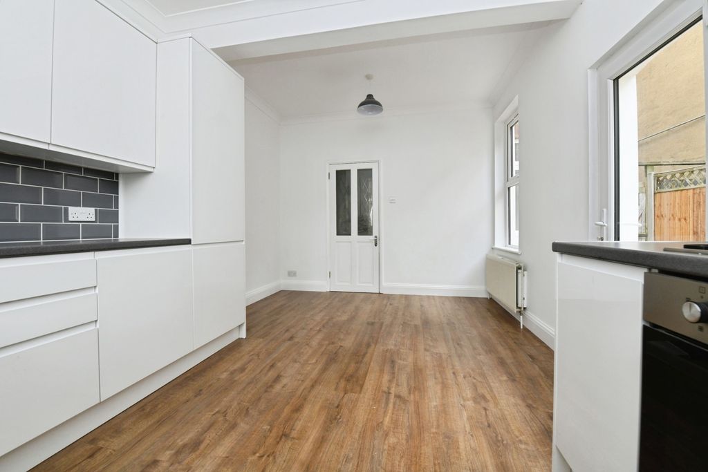 Property photo 3 of 19 Kitchen