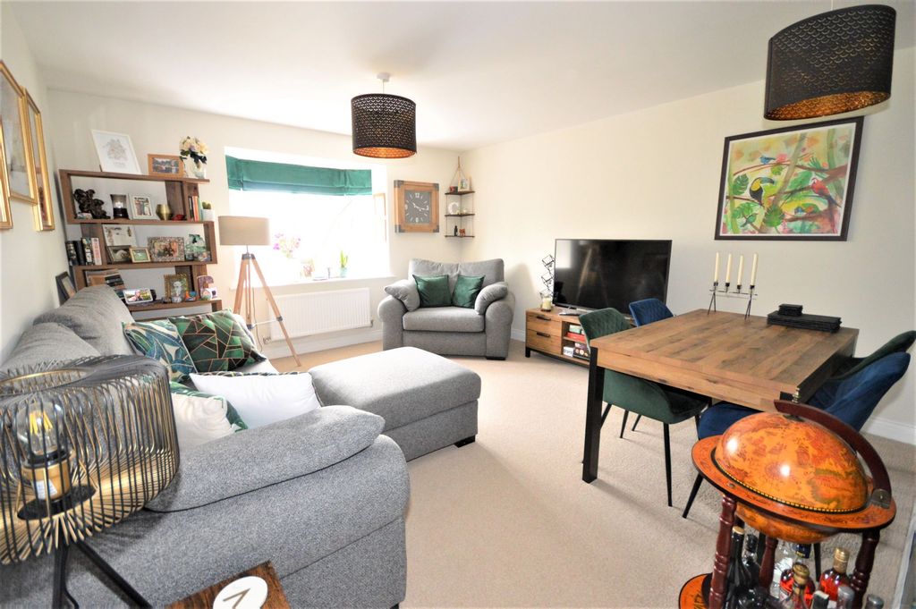 Property photo 2 of 6 Living Room