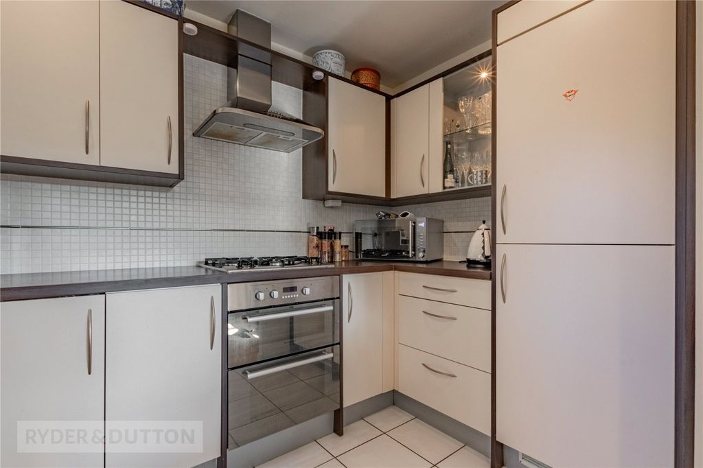 Property photo 2 of 17 Kitchen