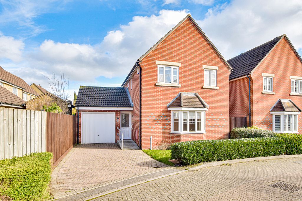 Property photo 1 of 18 Dsc_0142-Dsc_0144