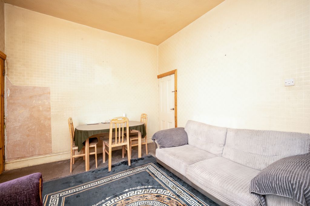 Property photo 3 of 19 03