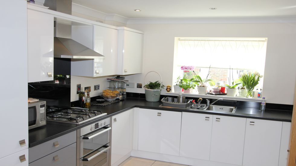 Property photo 2 of 6 Kitchen