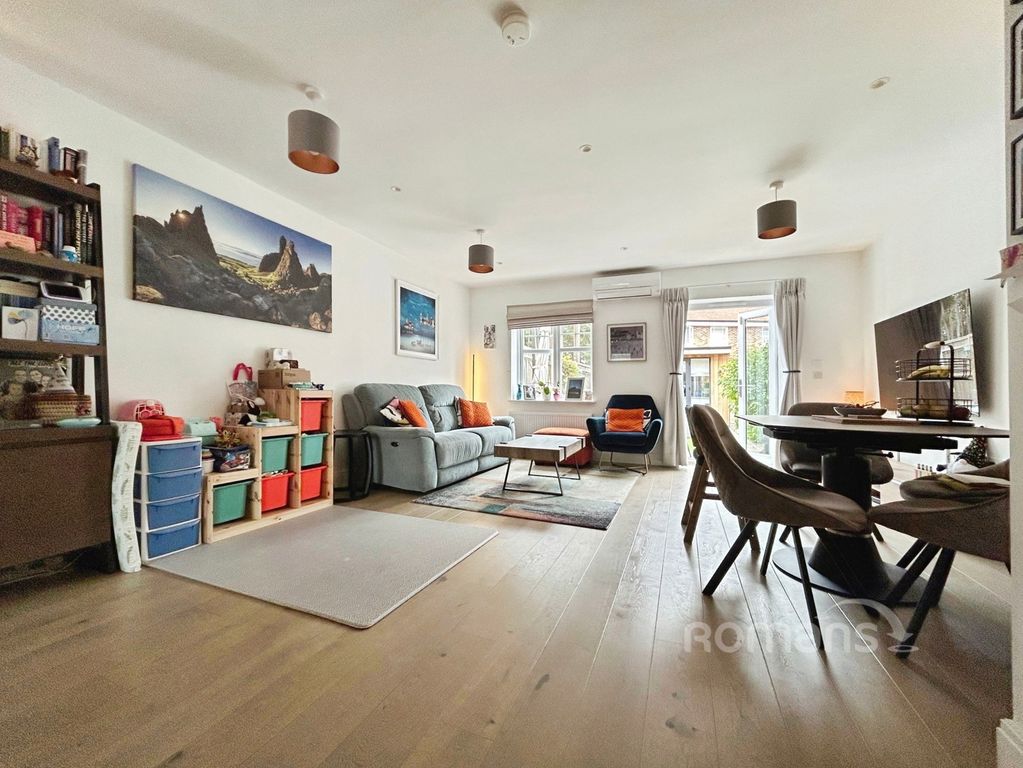 Property photo 2 of 19 Pbox-Img.Jpg