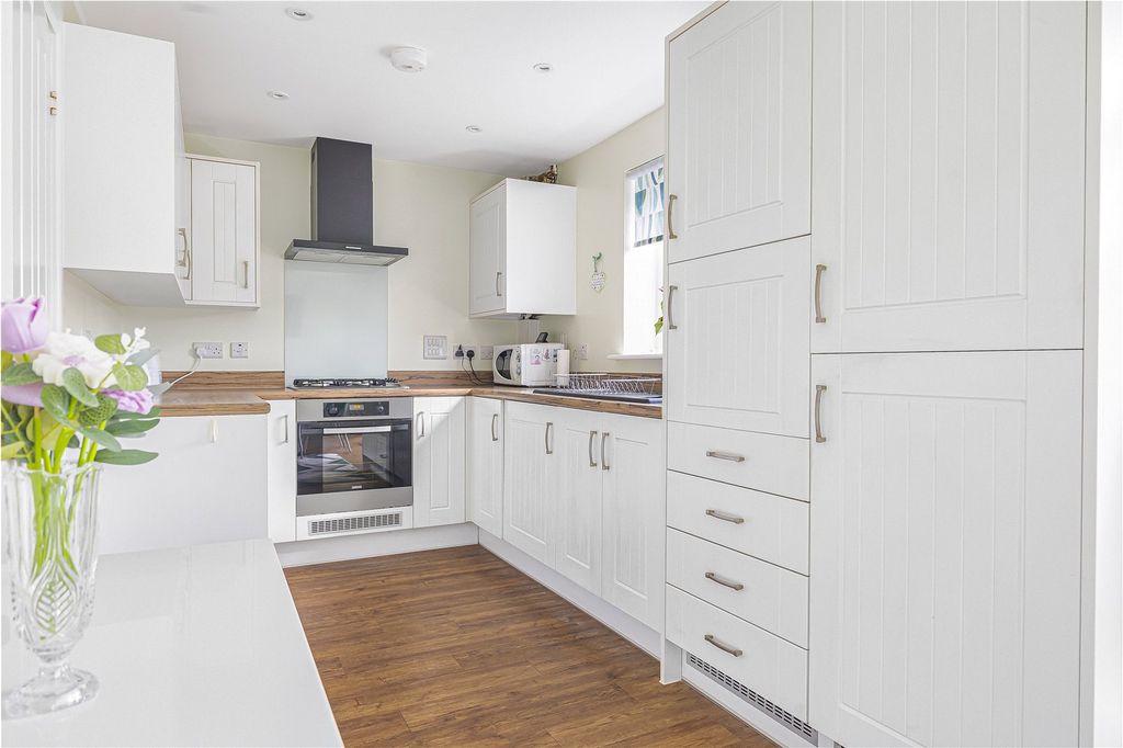 Property photo 2 of 19 Picture No. 14