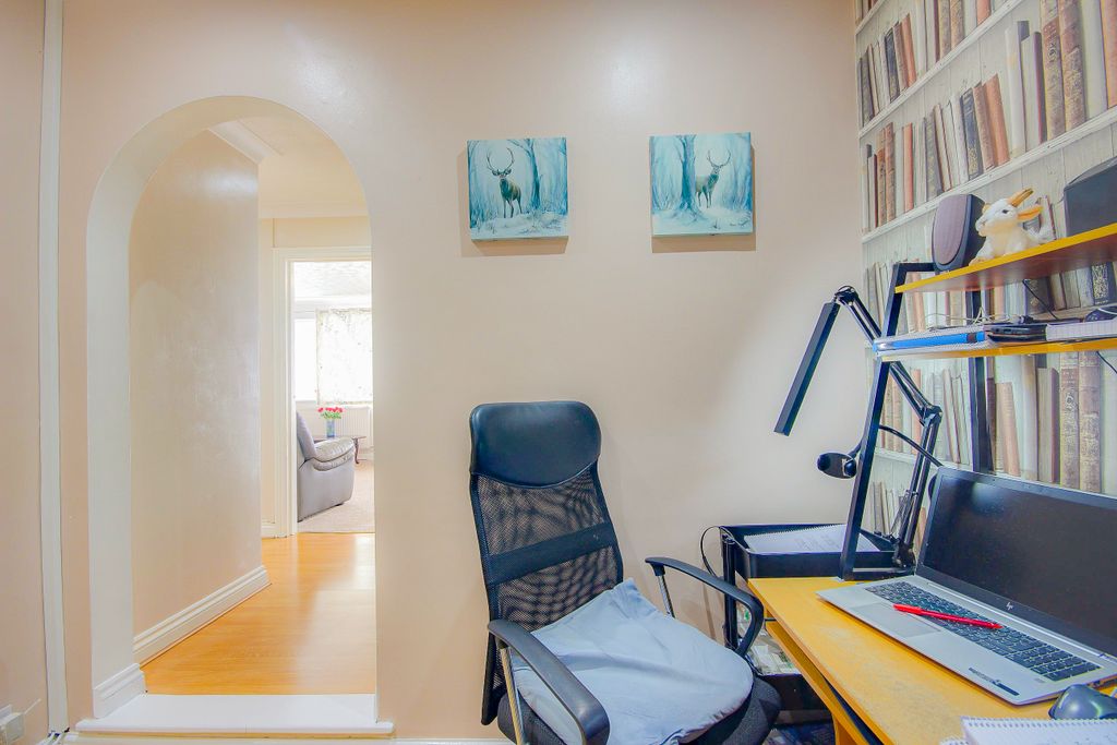 Property photo 2 of 9