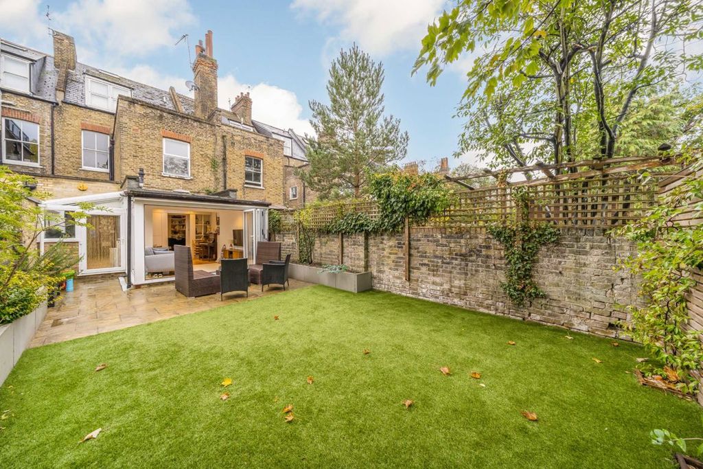 Property photo 2 of 8