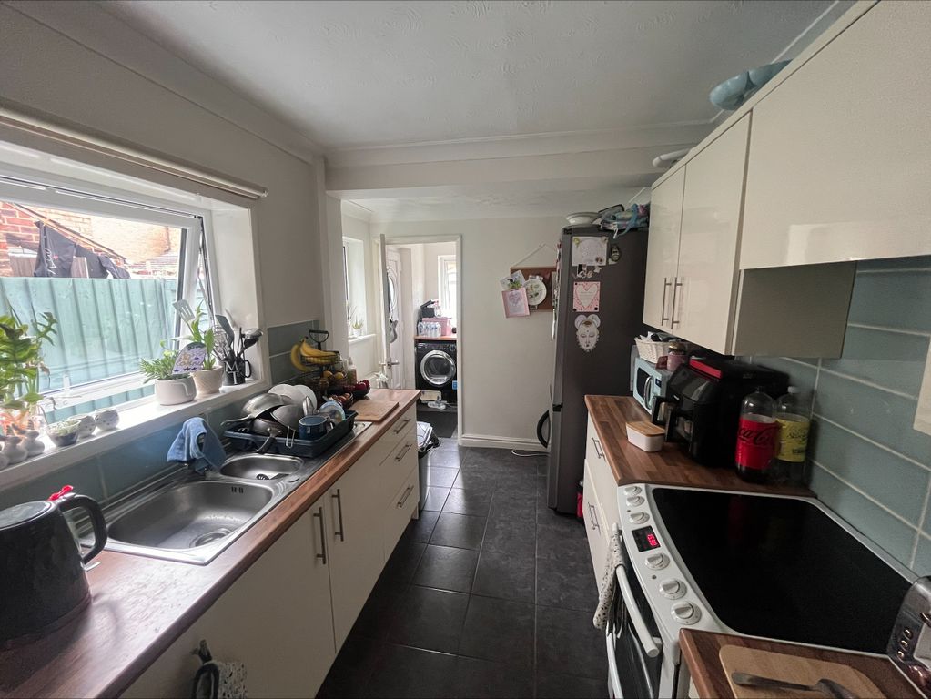 Property photo 2 of 8 Kitchen