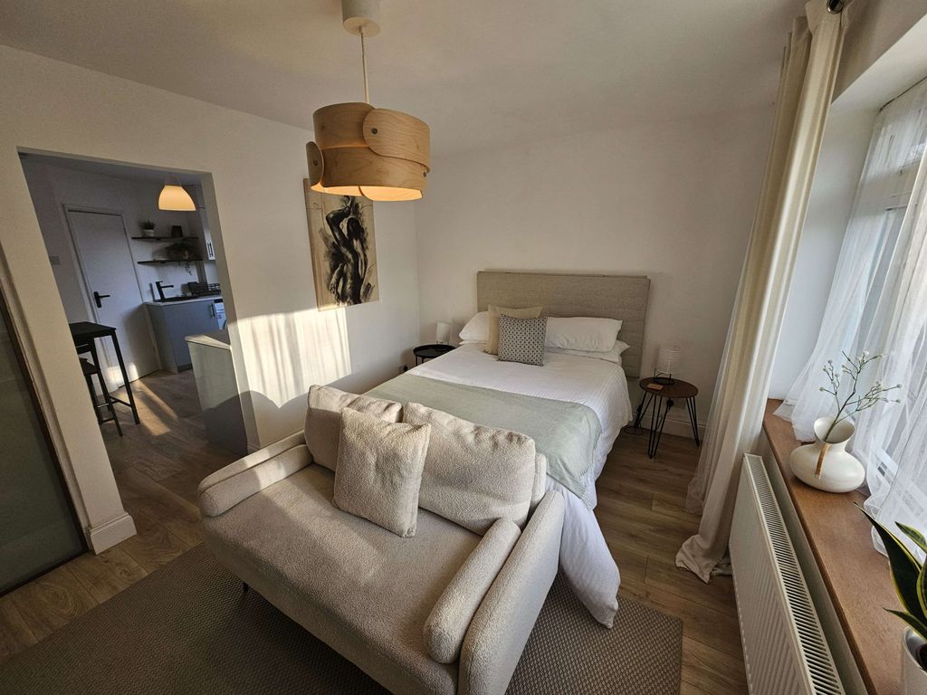 Property photo 1 of 14 All Bills Included -  Lovely One Bedroom Ground Floor Flat On Marston Gardens