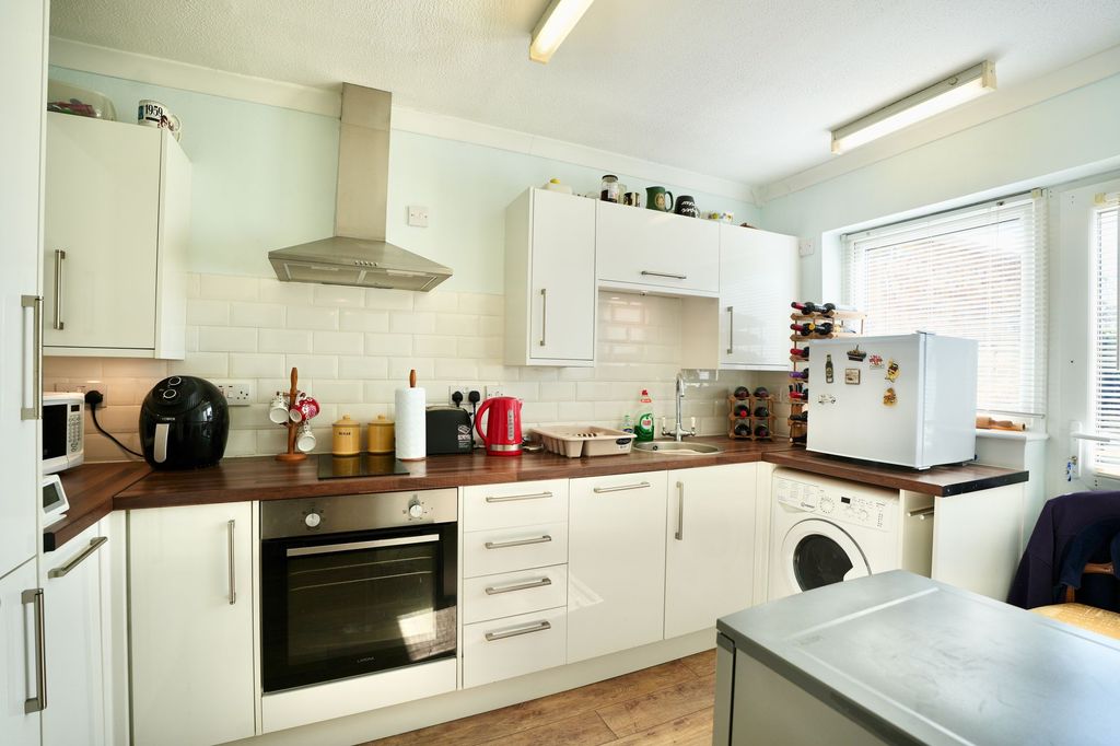 Property photo 2 of 21