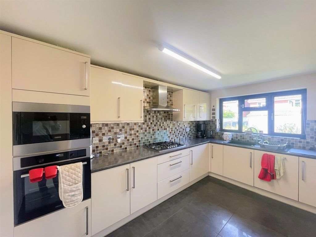 Property photo 3 of 16 Kitchen