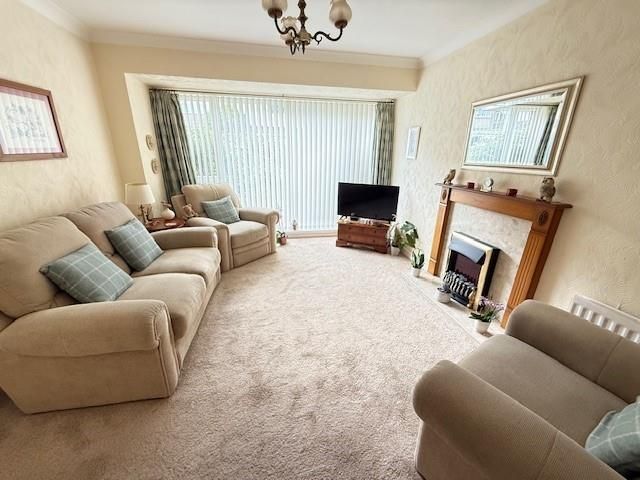 Property photo 2 of 18 Lounge