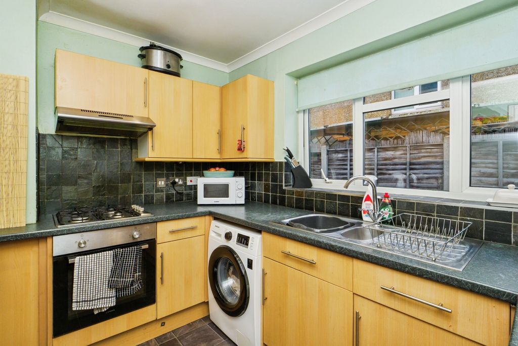 Property photo 3 of 11