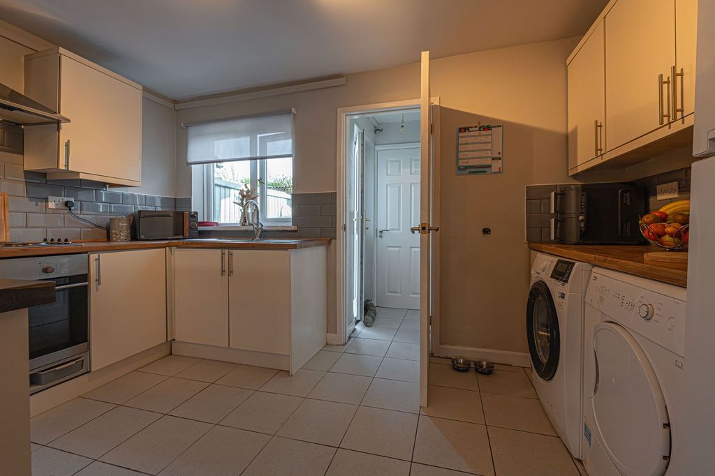 Property photo 2 of 21