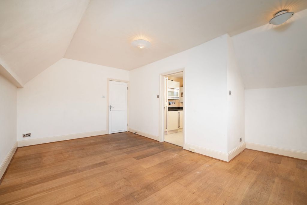 Property photo 3 of 11 3192059