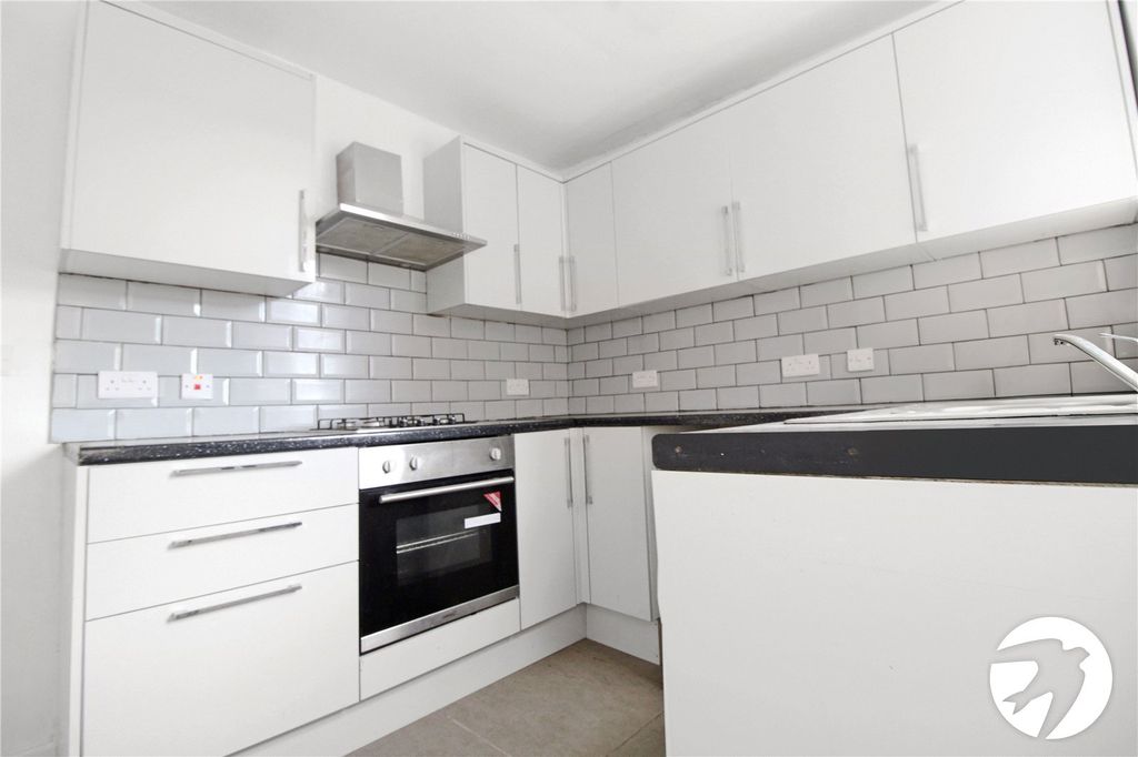 Property photo 3 of 8 Kitchen