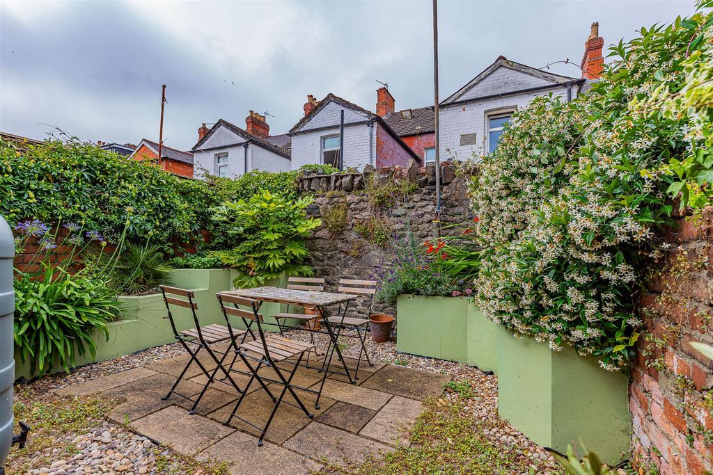 Property photo 2 of 17 Plasnewydd Road 19-16.Jpg