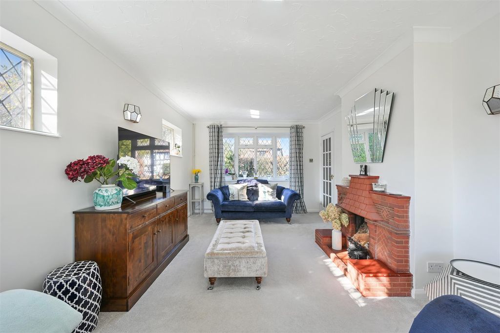 Property photo 3 of 29 Scarborough Close, 8 (11).Jpg