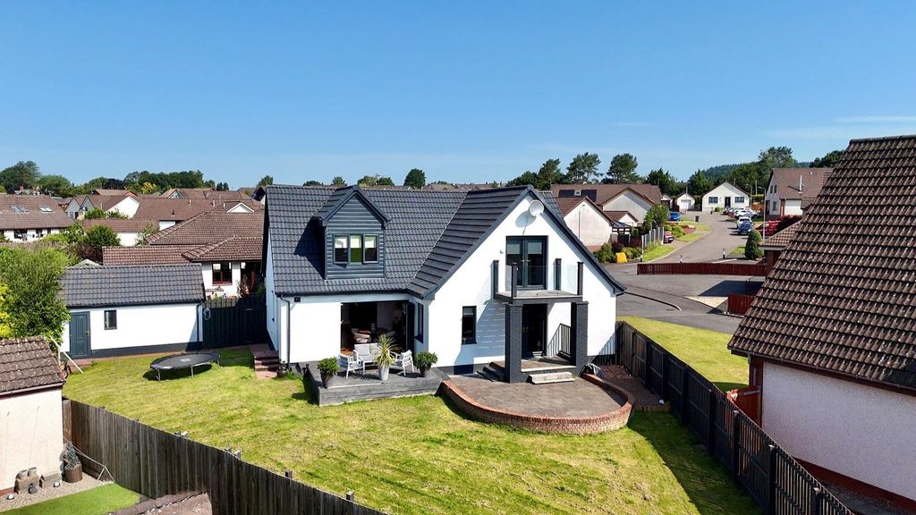 Property photo 1 of 31